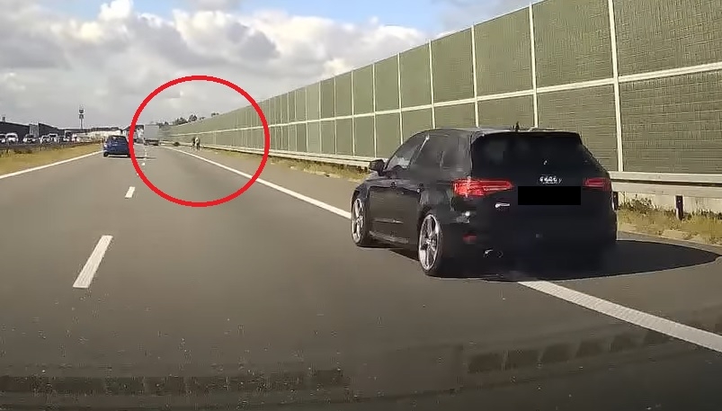 Pirat w audi na A2. Niemal wjechał w pieszych na autostradzie
