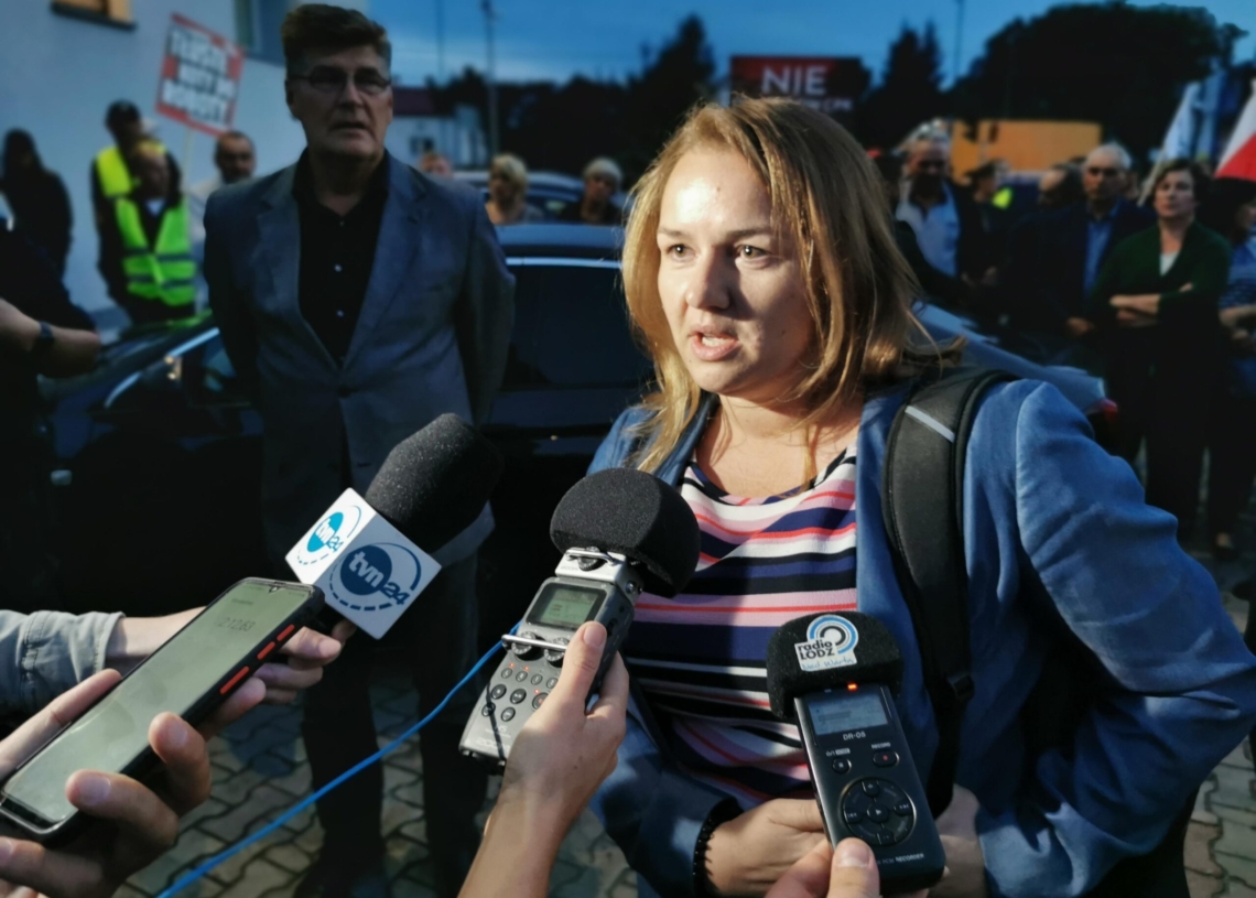Nie chcą budowy Kolei Dużych Prędkości. Nie wpuszczono przedstawicieli CPK na spotkanie [ZDJĘCIA]