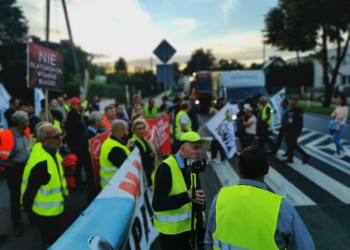 Protest przeciwko projektom CPK.