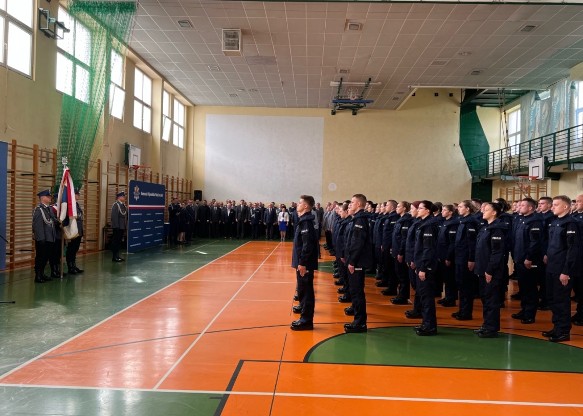 Odznaczenia państwowe oraz ślubowanie policjantów w Łodzi