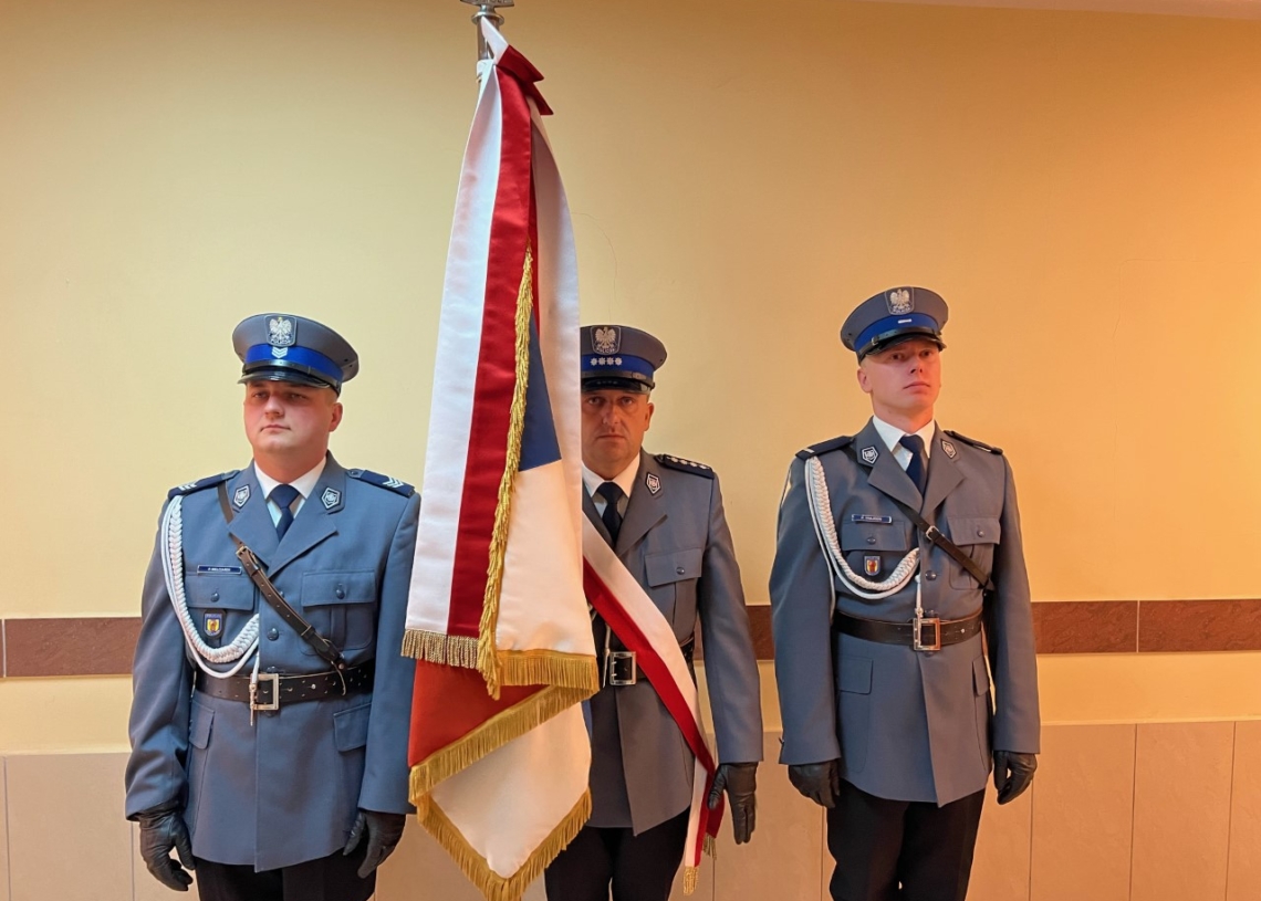 Odznaczenia państwowe oraz ślubowanie policjantów w Łodzi