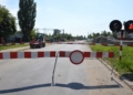 Zamknięty przejazd w Piotrkowie Trybunalskim. Pociągi przyspieszą do 160 km/h 4 Osobówka zderzyła się z pociągiem