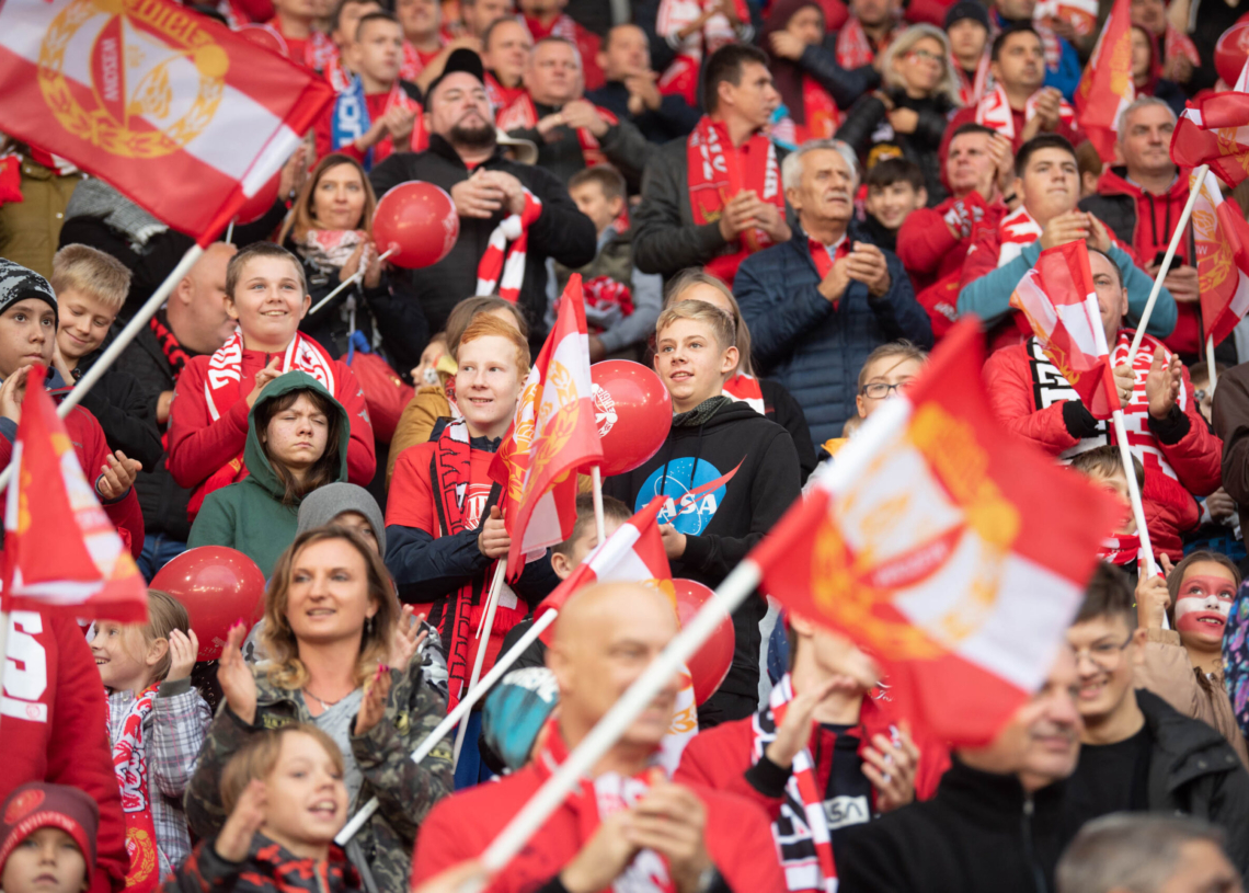 Doping kibiców podczas meczu Widzew Łódź - Raków Częstochowa