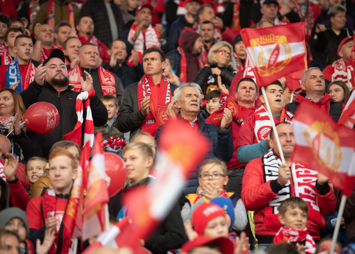 Doping kibiców podczas meczu Widzew Łódź - Raków Częstochowa