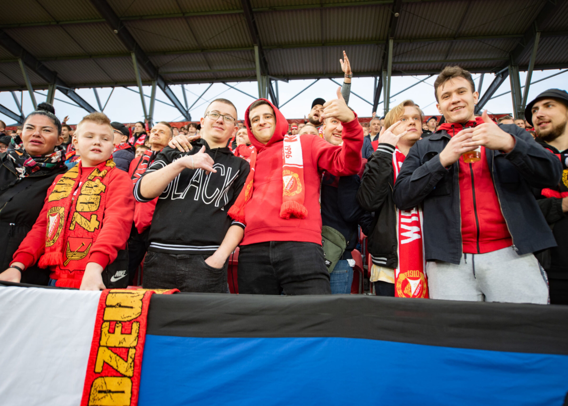 Doping kibiców podczas meczu Widzew Łódź - Raków Częstochowa