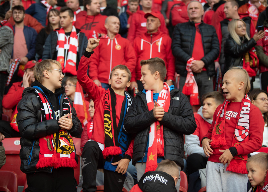 Doping kibiców podczas meczu Widzew Łódź - Raków Częstochowa