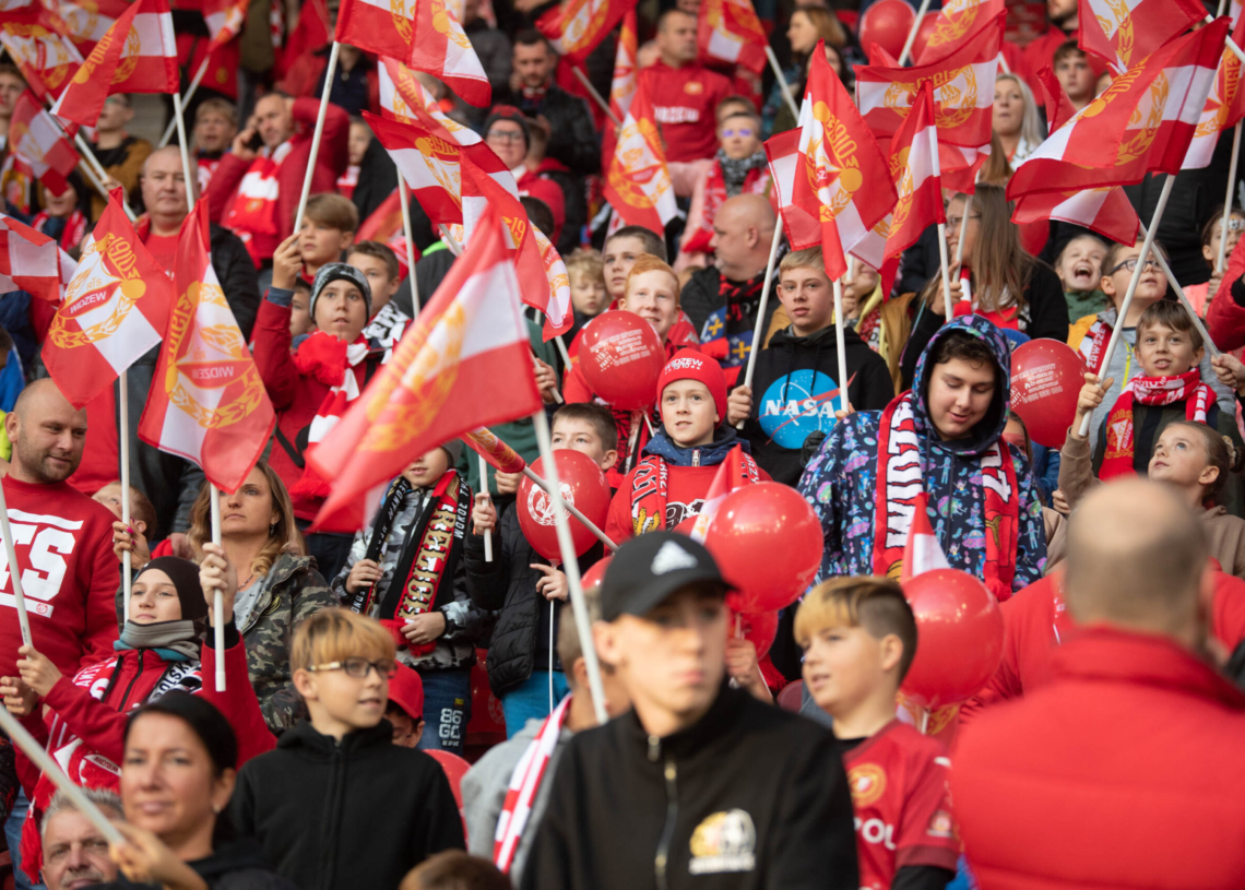Doping kibiców podczas meczu Widzew Łódź - Raków Częstochowa