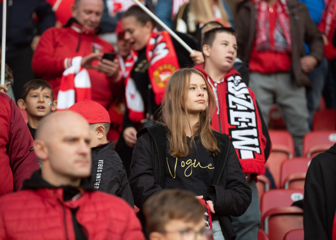 Doping kibiców podczas meczu Widzew Łódź - Raków Częstochowa