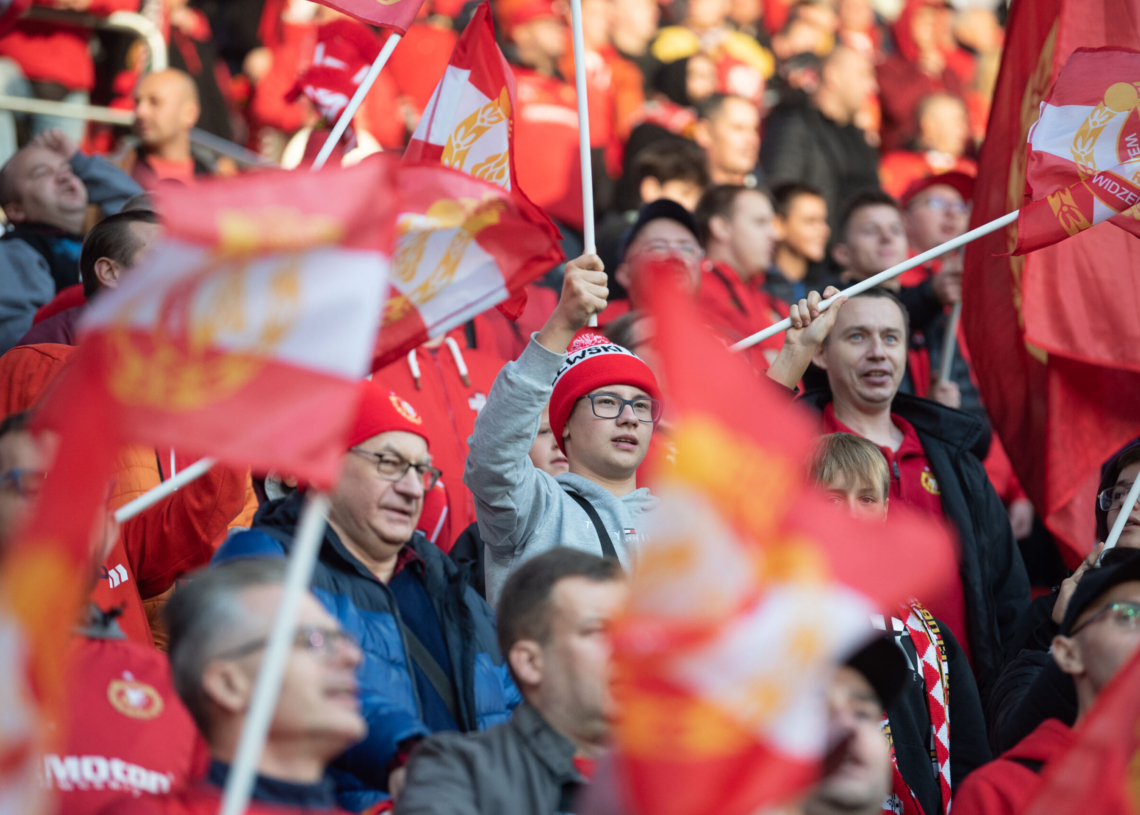 Doping kibiców podczas meczu Widzew Łódź - Raków Częstochowa