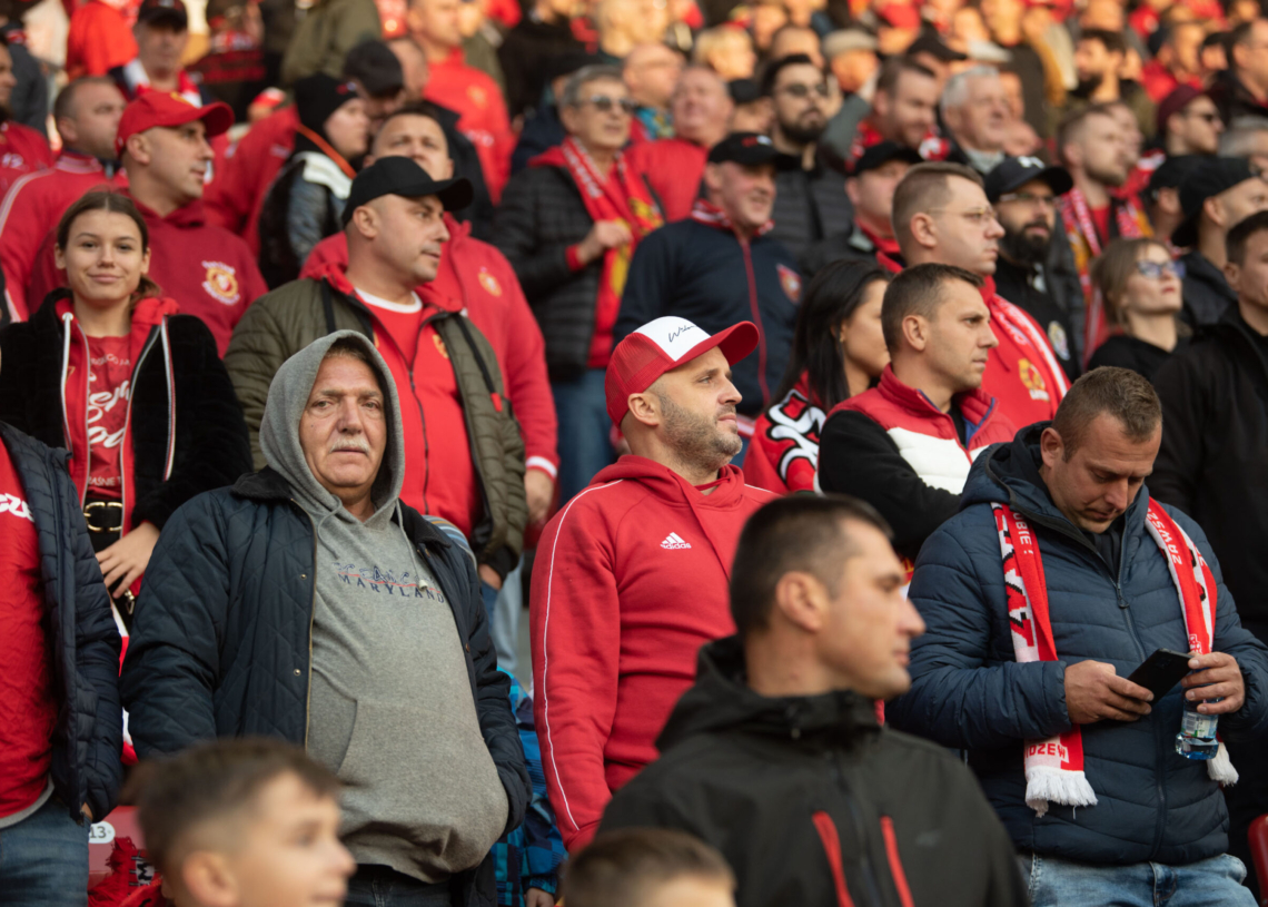 Doping kibiców podczas meczu Widzew Łódź - Raków Częstochowa