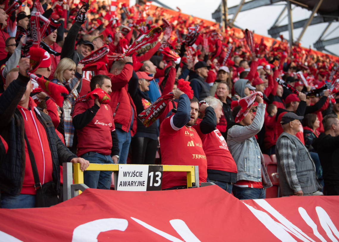 Doping kibiców podczas meczu Widzew Łódź - Raków Częstochowa