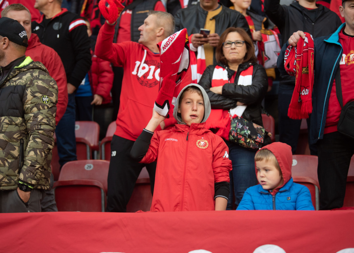 Doping kibiców podczas meczu Widzew Łódź - Raków Częstochowa