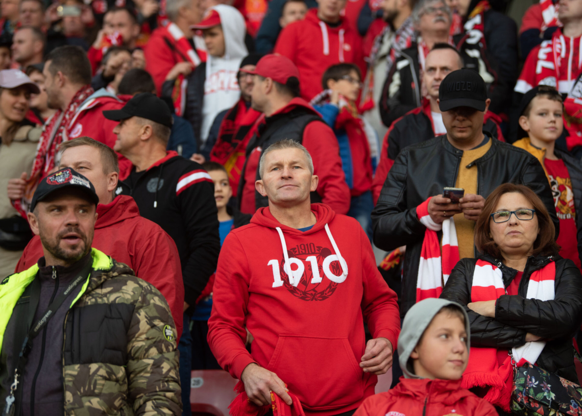 Doping kibiców podczas meczu Widzew Łódź - Raków Częstochowa