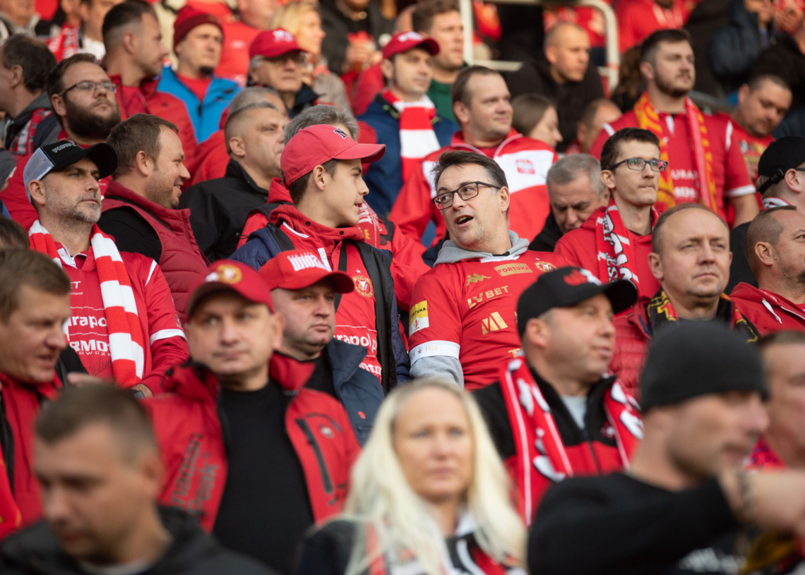 Doping kibiców podczas meczu Widzew Łódź - Raków Częstochowa