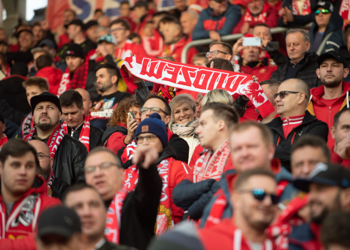 Doping kibiców podczas meczu Widzew Łódź - Raków Częstochowa