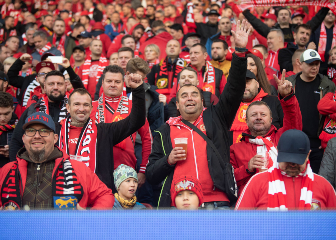 Doping kibiców podczas meczu Widzew Łódź - Raków Częstochowa