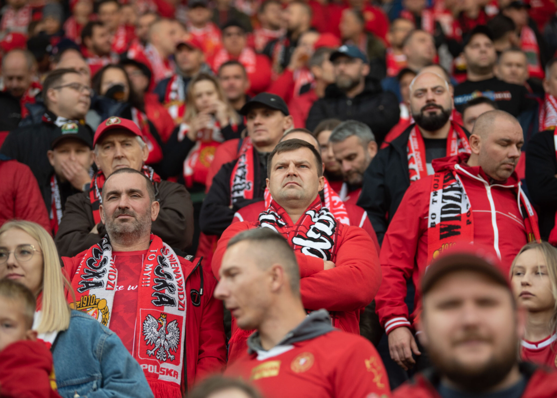 Doping kibiców podczas meczu Widzew Łódź - Raków Częstochowa