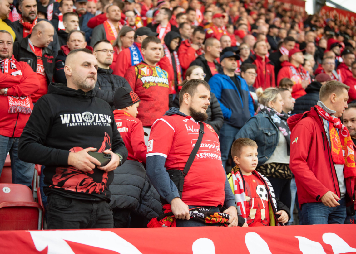 Doping kibiców podczas meczu Widzew Łódź - Raków Częstochowa