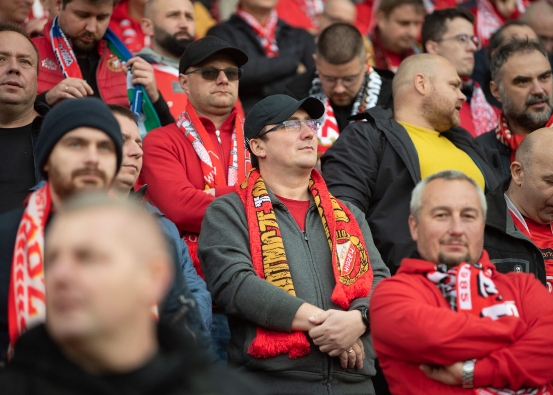 Doping kibiców podczas meczu Widzew Łódź - Raków Częstochowa