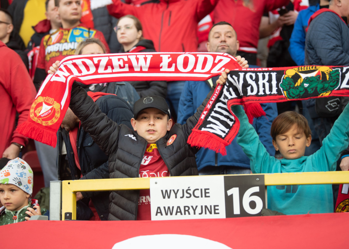 Doping kibiców podczas meczu Widzew Łódź - Raków Częstochowa