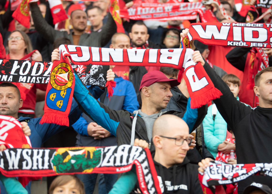 Doping kibiców podczas meczu Widzew Łódź - Raków Częstochowa
