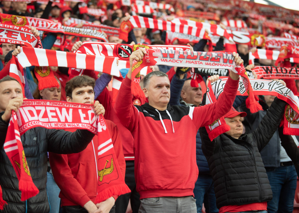 Doping kibiców podczas meczu Widzew Łódź - Raków Częstochowa