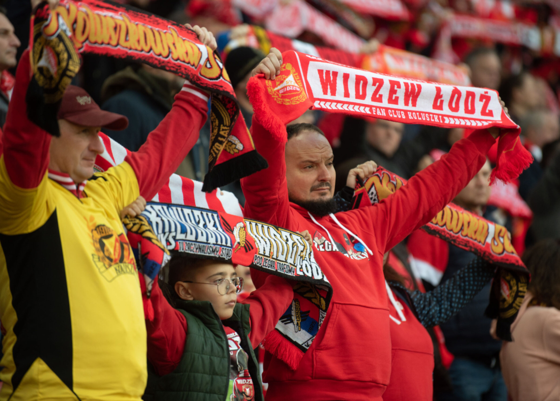 Doping kibiców podczas meczu Widzew Łódź - Raków Częstochowa