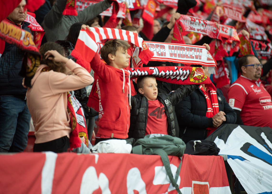 Doping kibiców podczas meczu Widzew Łódź - Raków Częstochowa
