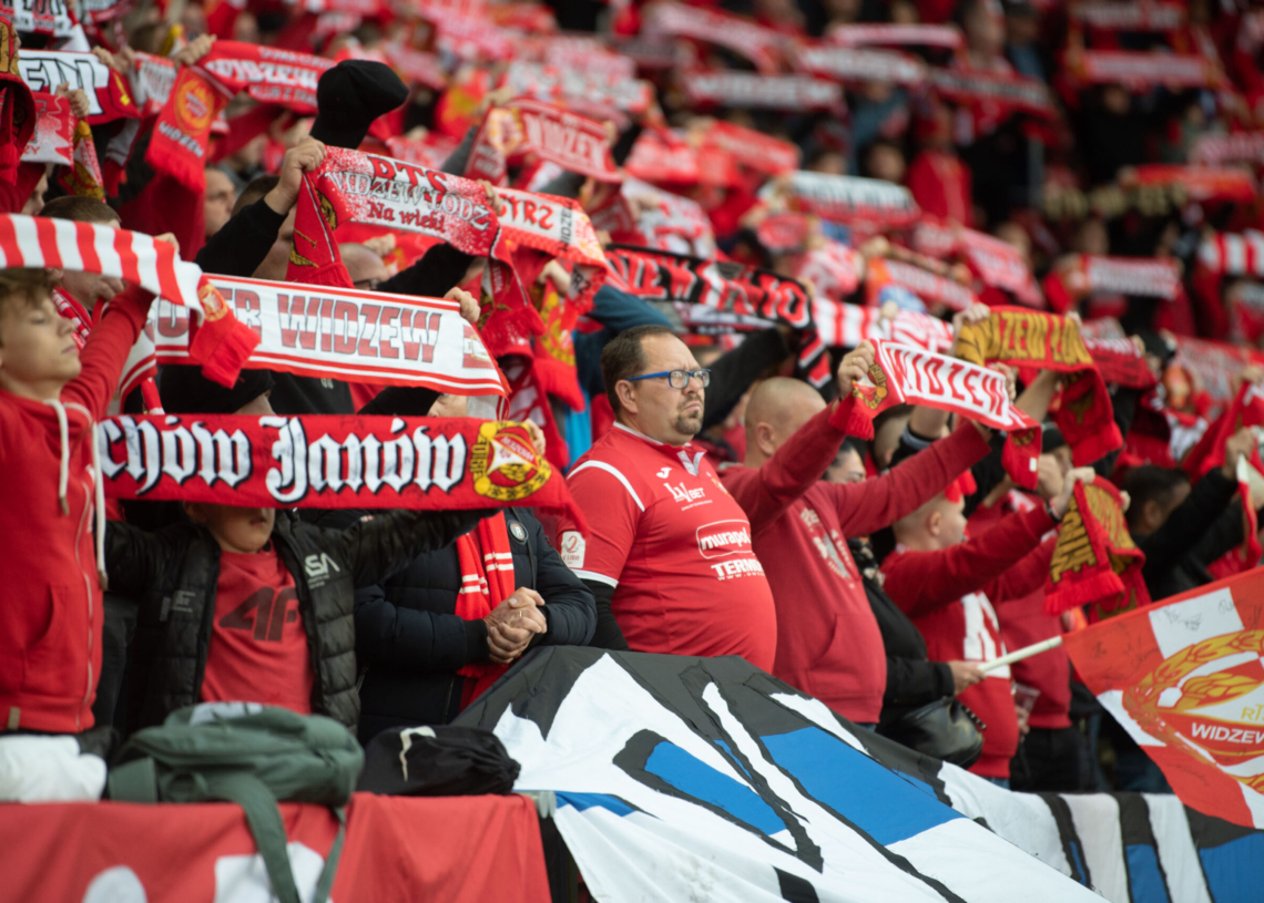 Doping kibiców podczas meczu Widzew Łódź - Raków Częstochowa