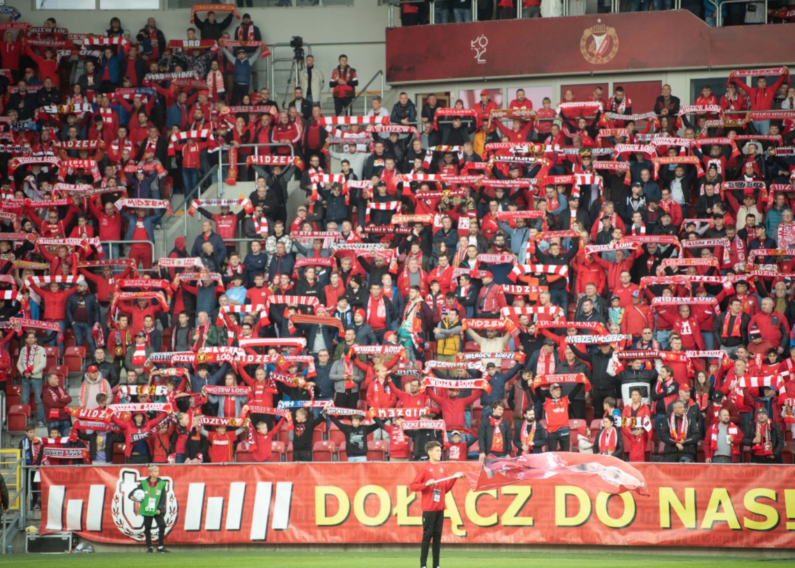 Doping kibiców podczas meczu Widzew Łódź - Raków Częstochowa