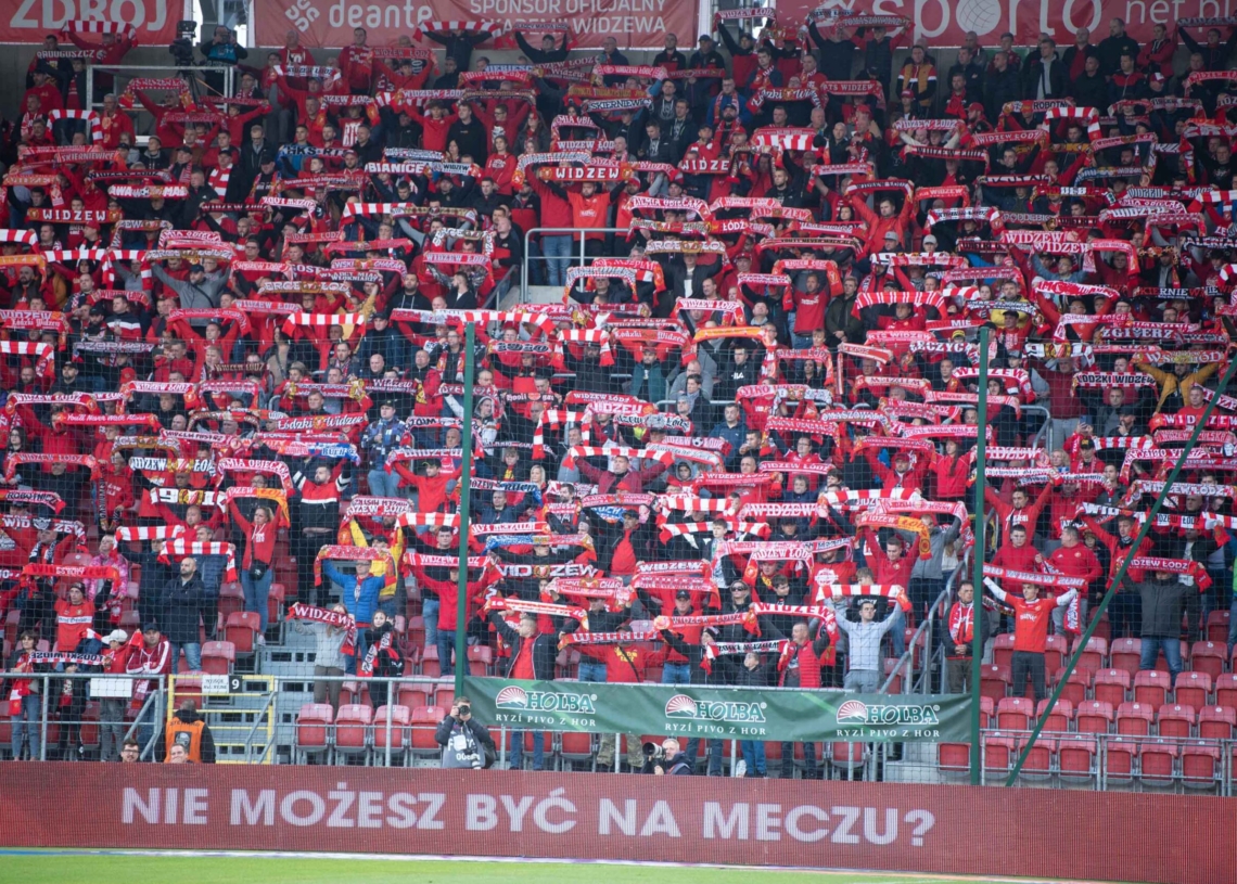 Doping kibiców podczas meczu Widzew Łódź - Raków Częstochowa