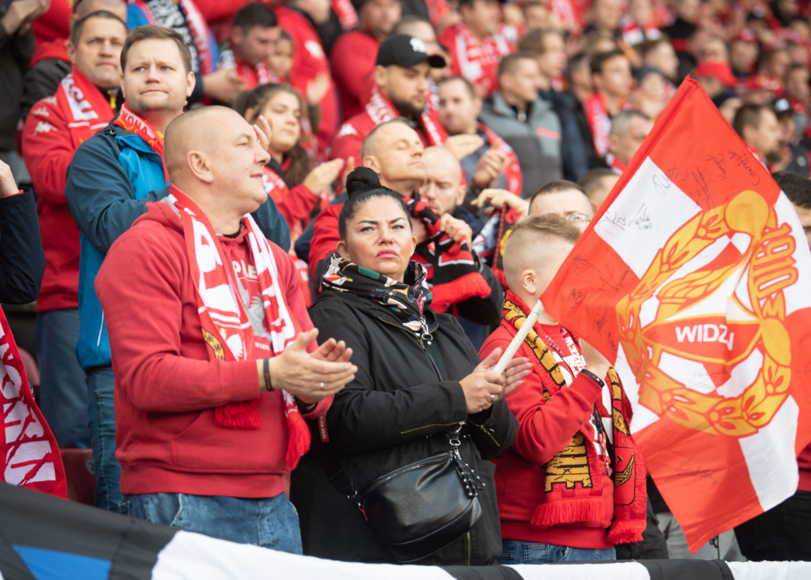 Doping kibiców podczas meczu Widzew Łódź - Raków Częstochowa