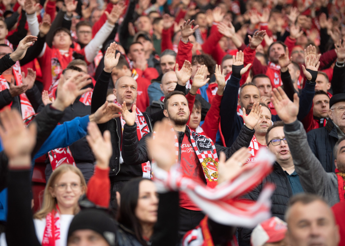 Doping kibiców podczas meczu Widzew Łódź - Raków Częstochowa