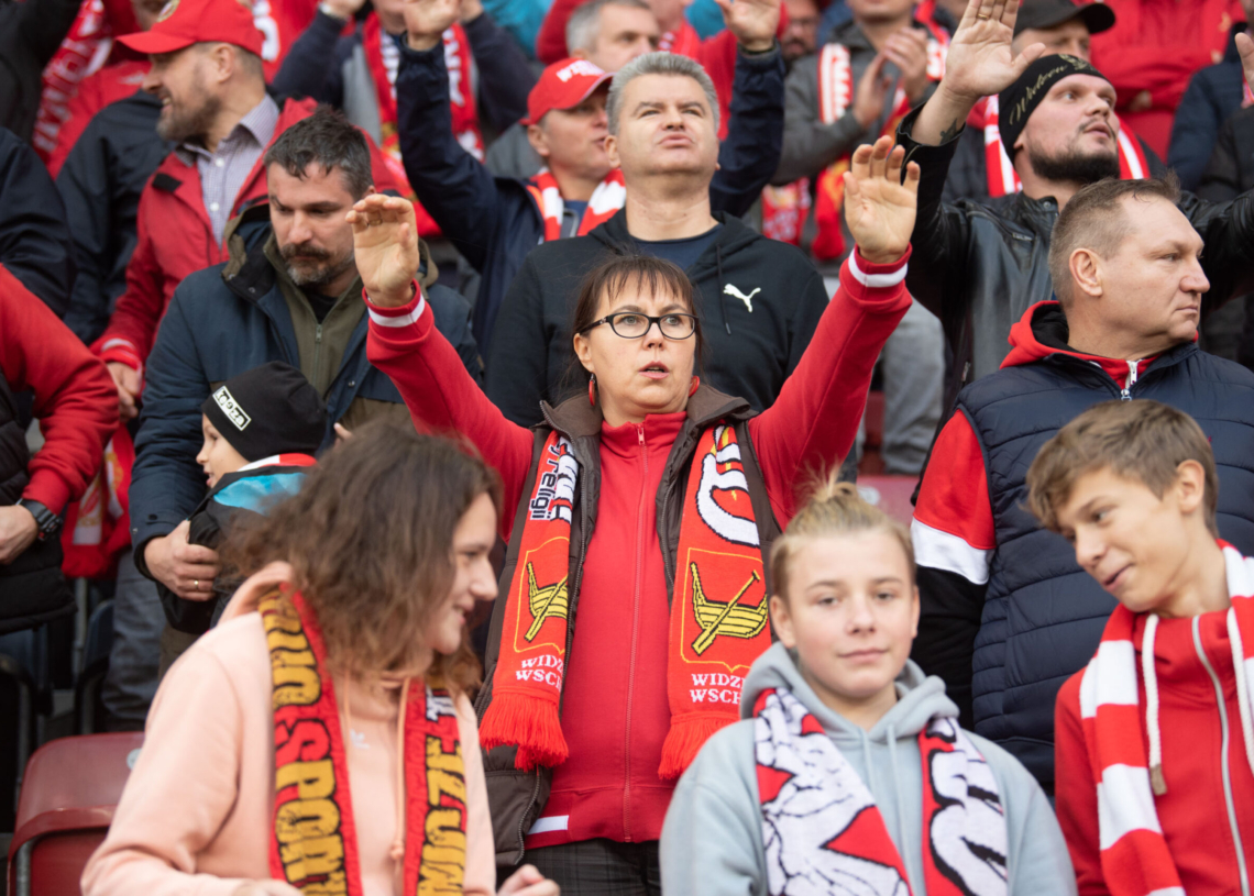 Doping kibiców podczas meczu Widzew Łódź - Raków Częstochowa