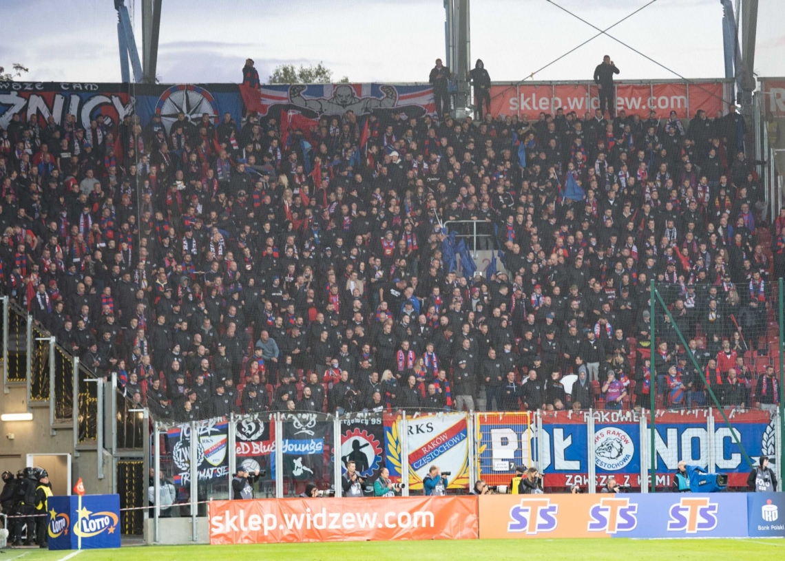 Doping kibiców podczas meczu Widzew Łódź - Raków Częstochowa