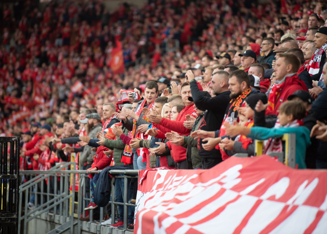 Doping kibiców podczas meczu Widzew Łódź - Raków Częstochowa