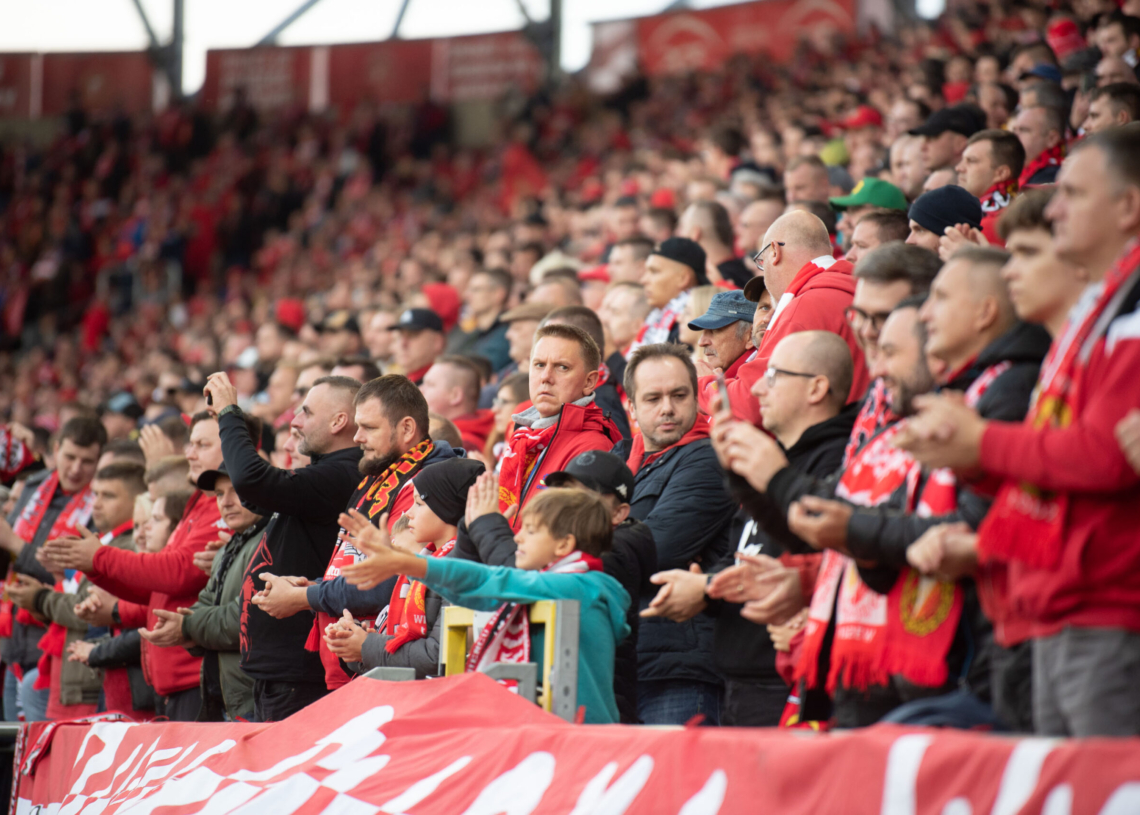 Doping kibiców podczas meczu Widzew Łódź - Raków Częstochowa