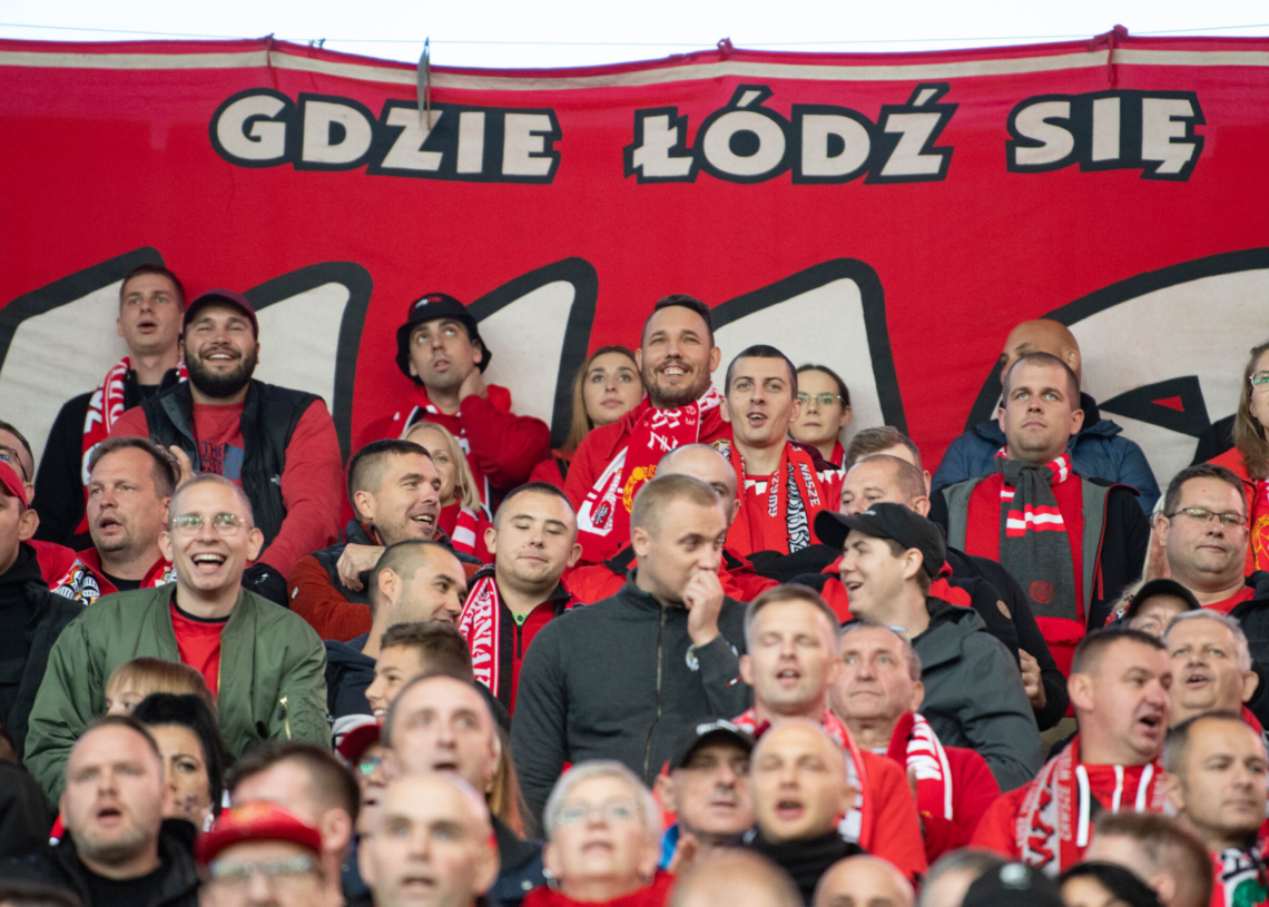 Doping kibiców podczas meczu Widzew Łódź - Raków Częstochowa