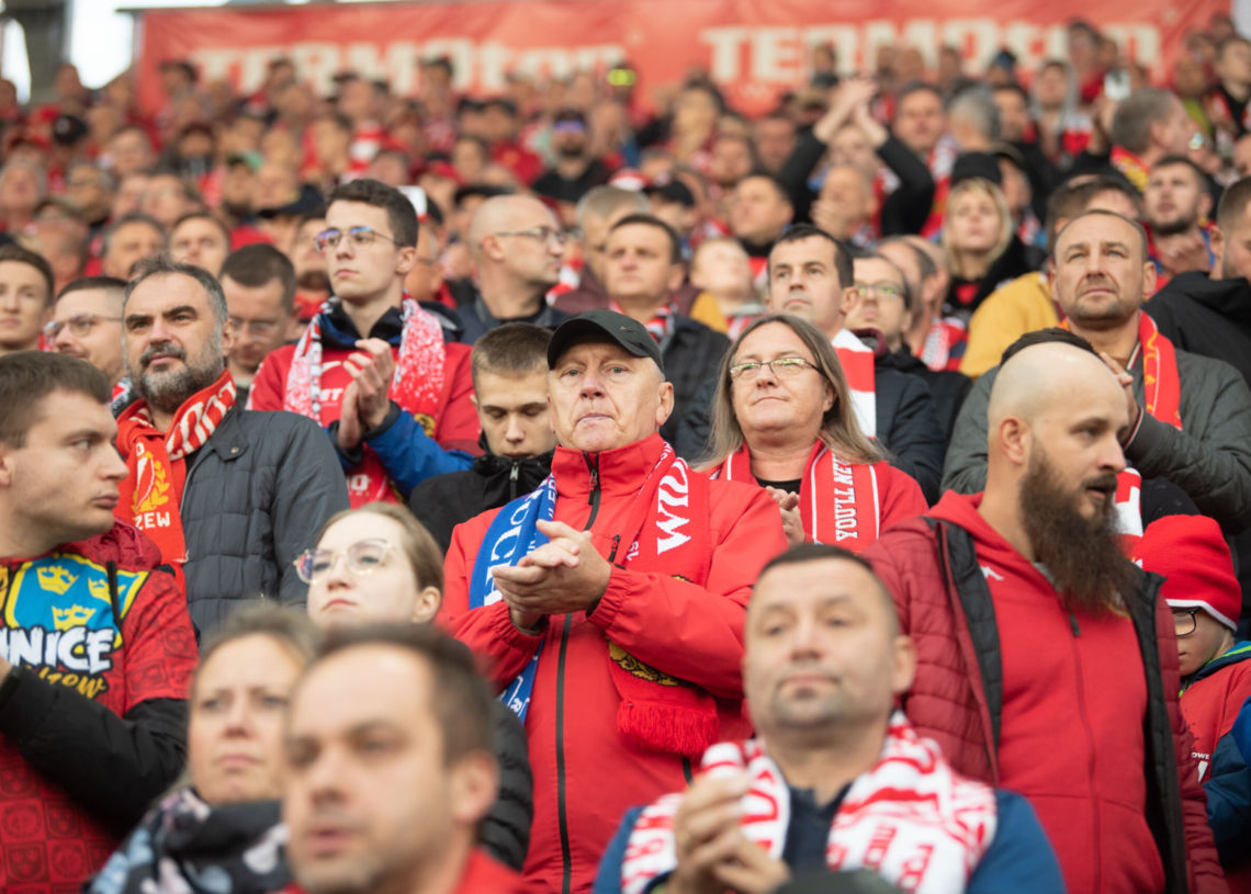 Doping kibiców podczas meczu Widzew Łódź - Raków Częstochowa