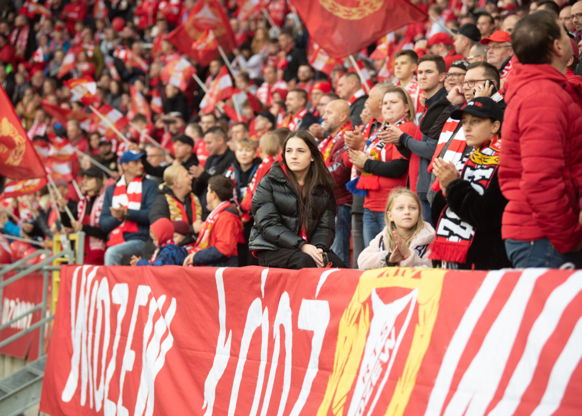 Doping kibiców podczas meczu Widzew Łódź - Raków Częstochowa