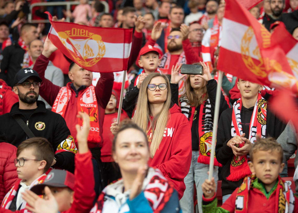 Doping kibiców podczas meczu Widzew Łódź - Raków Częstochowa