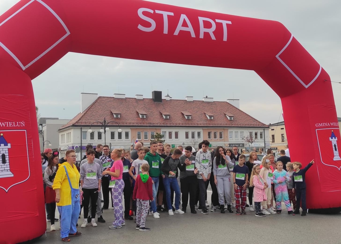 Charytatywny bieg w piżamach po raz drugi w Wieluniu 