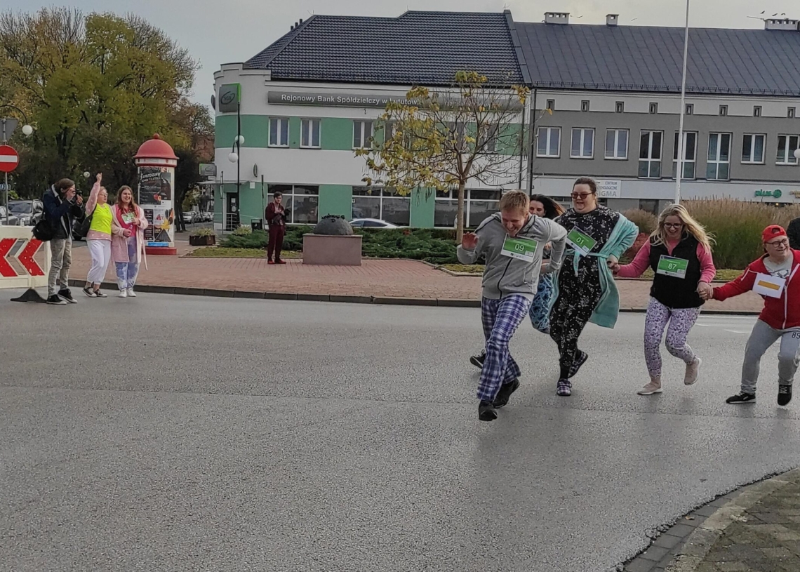 Charytatywny bieg w piżamach po raz drugi w Wieluniu 