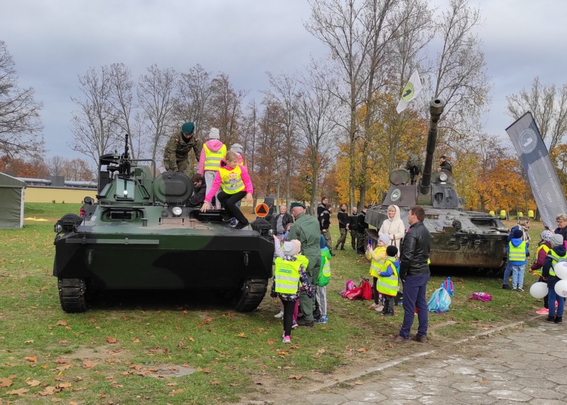 Dzień Otwarty Koszar w 15. Sieradzkiej Brygadzie Wsparcia Dowodzenia