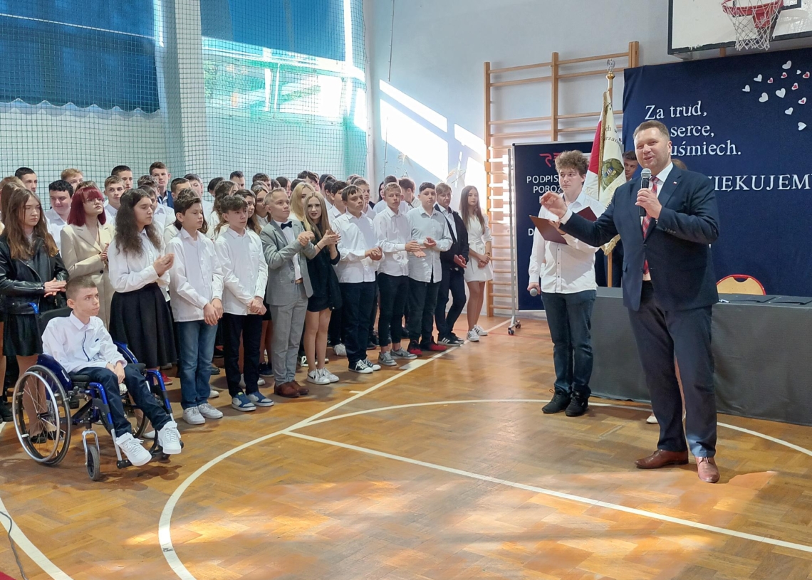 Minister edukacji i nauki z wizytą w Zespole Szkół Powiatowych w Drzewicy