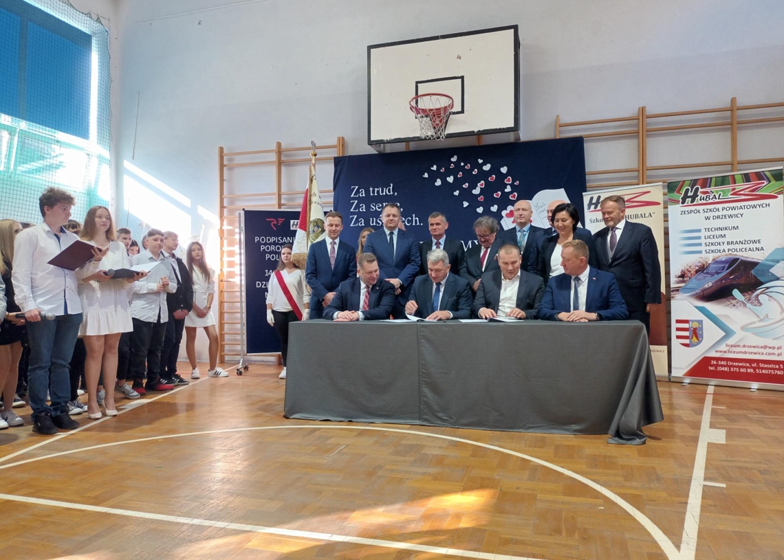 Minister edukacji i nauki z wizytą w Zespole Szkół Powiatowych w Drzewicy