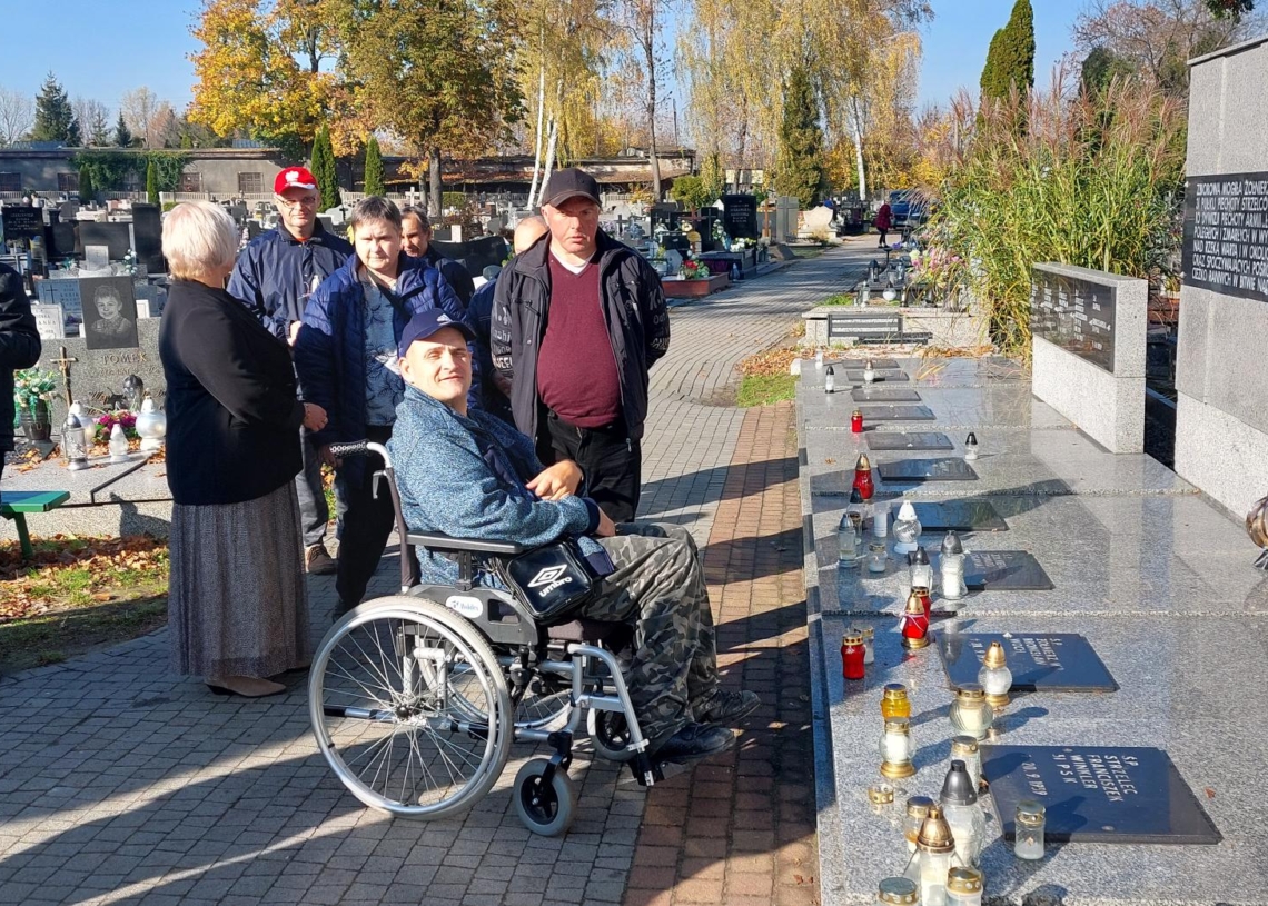 Społeczne porządkowanie cmentarza w Sieradzu