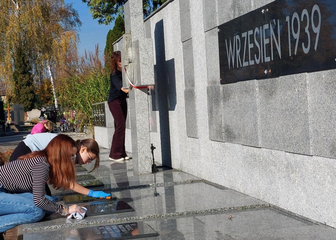 Społeczne porządkowanie cmentarza w Sieradzu