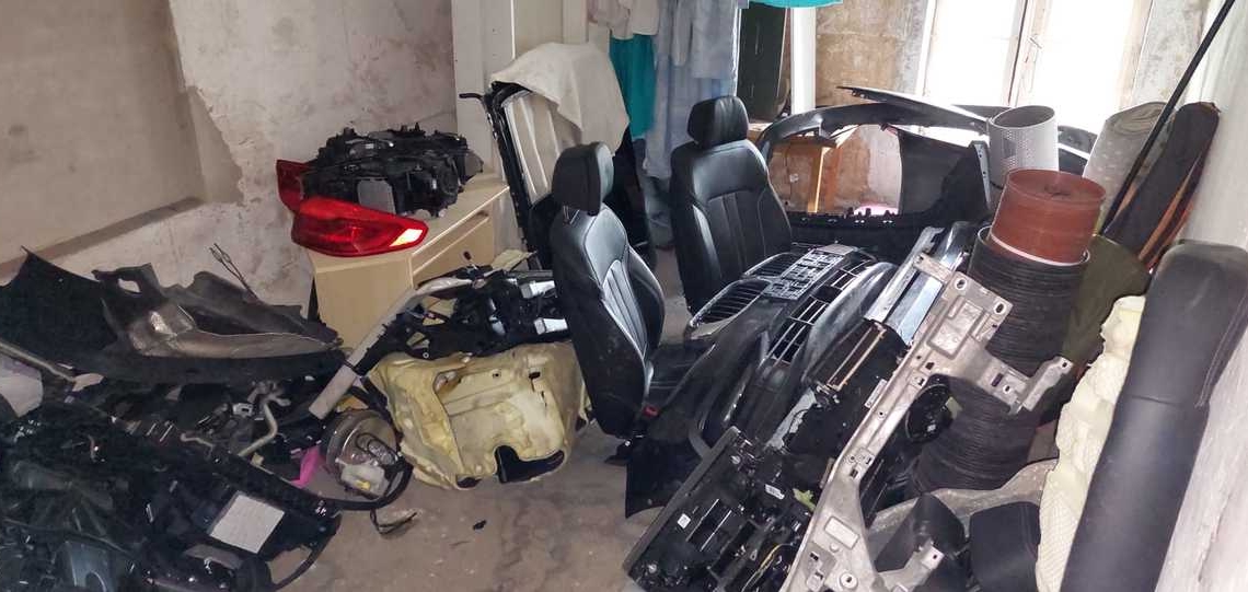 Policjanci zatrzymali złodziei luksusowych samochodów. Kradli auta warte od 100 do 300 tys. zł