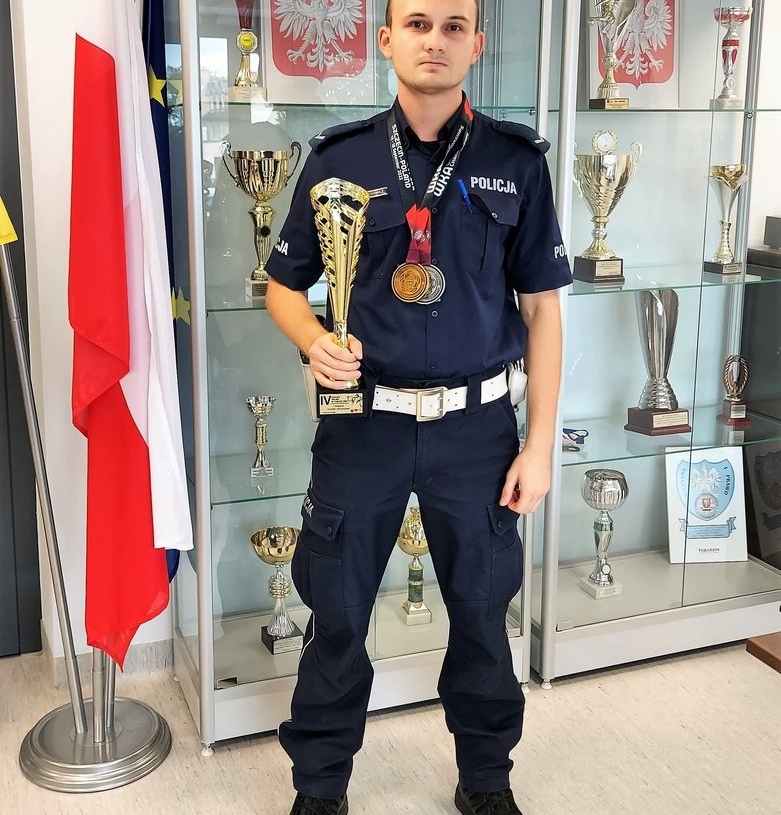 Policjant z Poddębic został mistrzem świata w karate kontaktowym